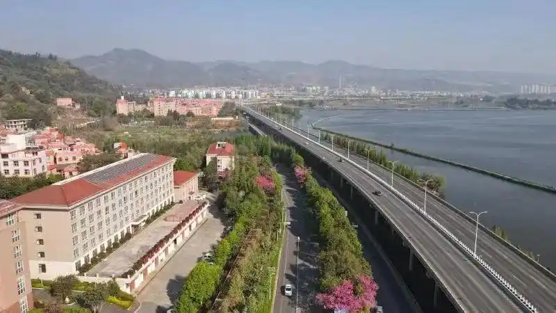 昆明高海高速4月1日起差异化收费,晖湾到海丰单程最低18元