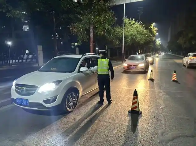 电动车摩托车安全头盔整治_团风交警整治行动_违章高发城市治理