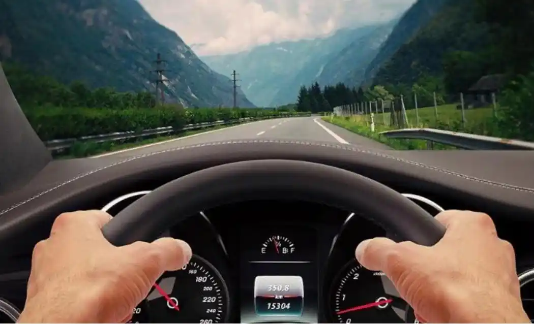 高速行车要点:安全车距、限速、路况观察与稳定行驶全知道