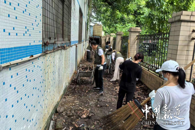 中山退役军人投身基孔肯雅热疫情防控，派发防疫物资宣传单张